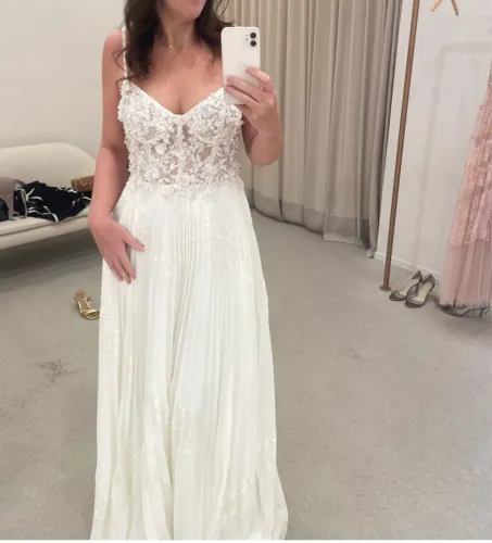 Vestido de Noiva PatBo M - Renda 3D e Plissado - OPORTUNIDADE!