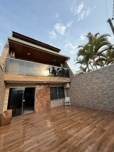 Casa fantástica na quadra do mar em Matinhos p 15 pessoas