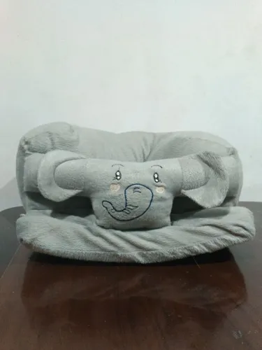 Cadeirinha fofinha de apoio para bebê 