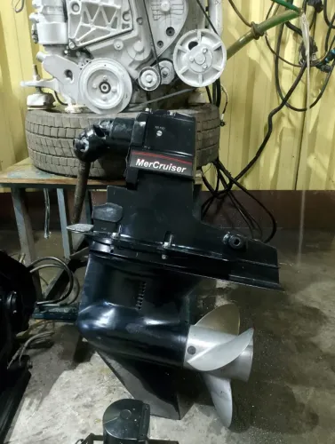 MOTOR MERCRUISER 