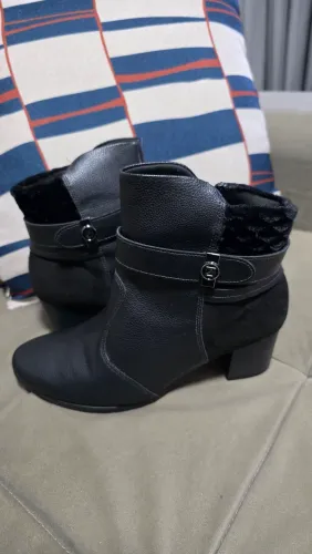 Bota feminina de cano curto preta - Piccadilly Nova
