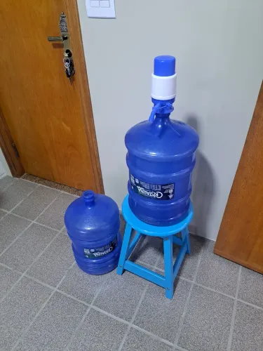 Dois Galões Água 20L com bomba