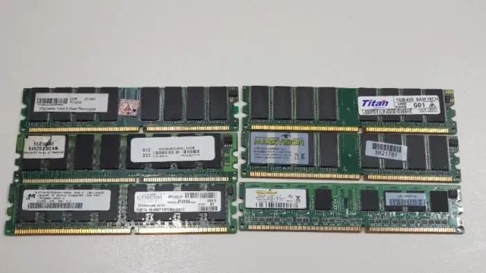 Kit memórias DDR1 3 pentes de 512mg e 3 de 1Gb preço para todas
