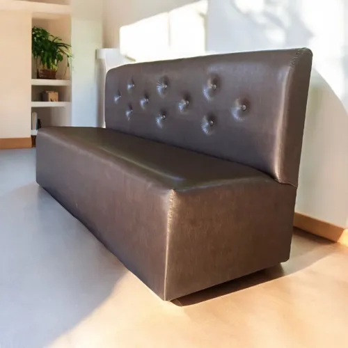 POLTRONA COMÉRCIO, BARES, BARBEARIA 1.75m em Corino fazemos medidas especiais.