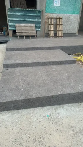 Porcelanato Lombardia Cinza Natural 108x108cm Caixa com 2,33m² Retificado Villagres