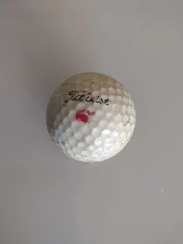 Bola de golf usada 