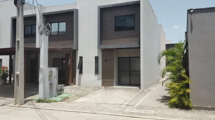 Locação casa duplex  - Parque das Árvores