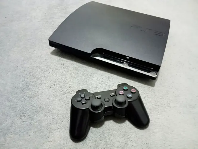 Playstation 3 Slim com jogos grátis