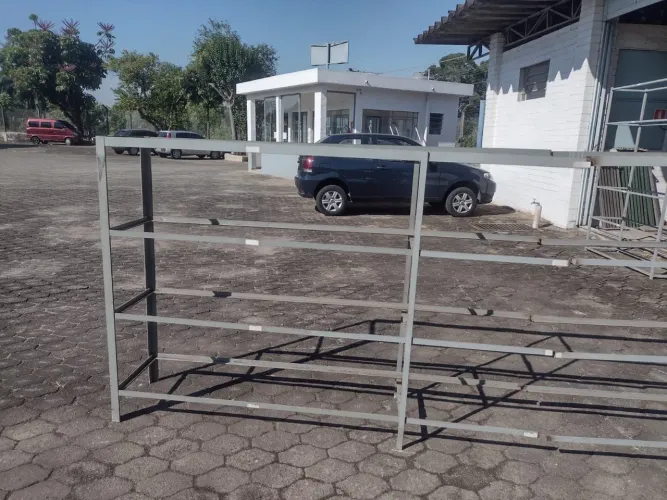 Expositor/Prateleira de Metal