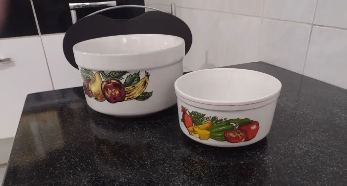 Promoção para retirar hoje duas lindas tigelas bowls antigas com desenhos de frutas