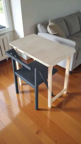 A PROMOÇÃO  CONTINUA,, MESINHA COM  A CADEIRA  GRINGA 