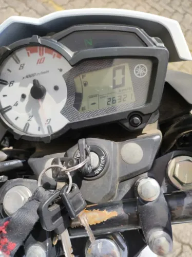 Yamaha Fazer 150 ED 2014 branca - 26000 km