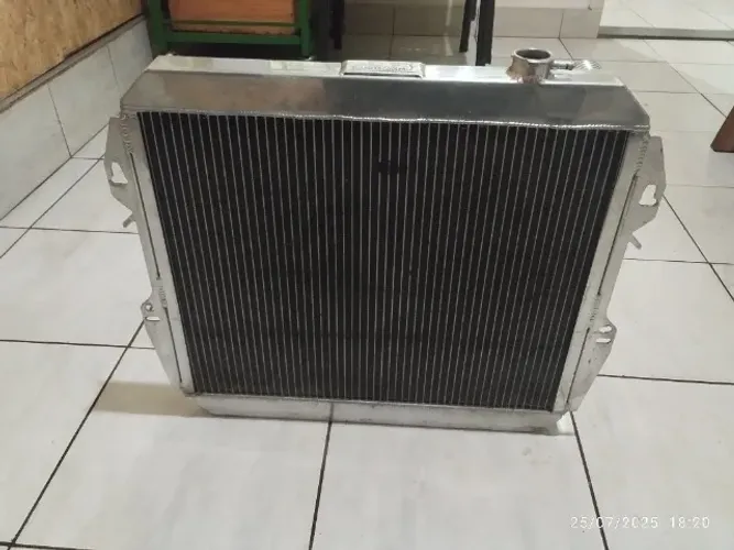 Radiador de alumínio.