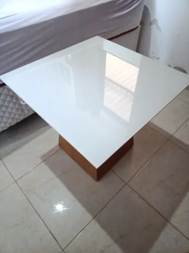 Mesa de Canto Centro Off White Atlântida Quadrada com Design Moderno