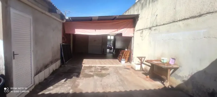 Loja e Casa na Comercial no Setor Tradicional /  Próximo ao Cartório e Mercado Opção