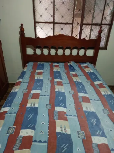 Vendo cama de casal madeira 