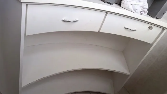 Balcão de Caixa Branco com Gavetas