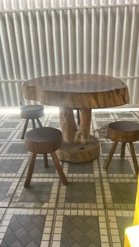 Conjunto de Mesa Rústica de Madeira Maciça + 4 Banquetas