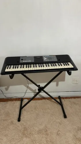Yamaha - Teclado PSR-E233
