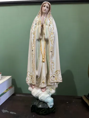 Nossa Senhora de Fátima em louça