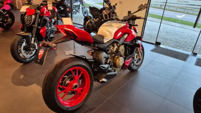 DUCATI STREETFIGHTER V4 S 1103 CC 208 CV