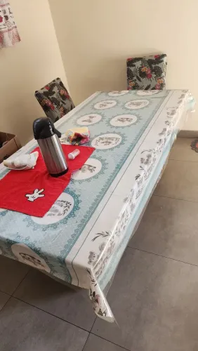 Mesa com tampa de vidro