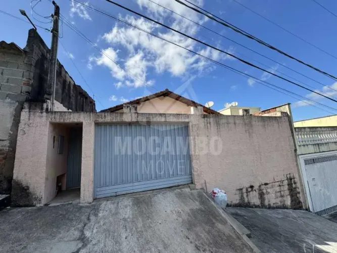 Casa de rua - / Residencial / Jardim Virgínia