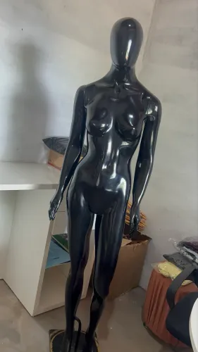Manequim de fibra feminino