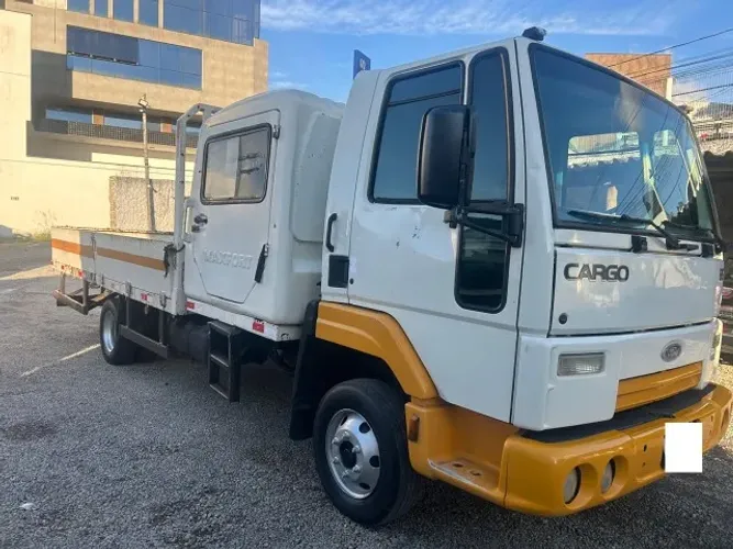 Caminhão carroceria com cabine suplementar Ford cargo 815 2010/2011