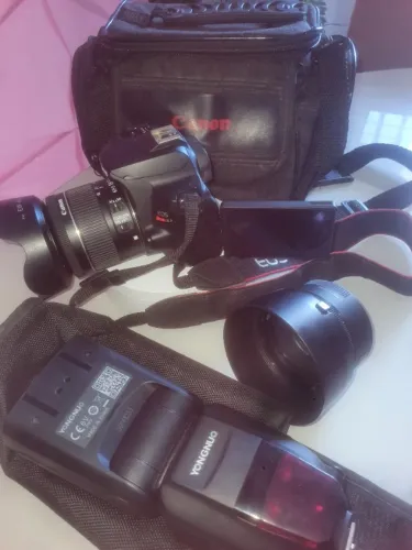 Kit camera SEMI NOVA (Usada pouco dias ) Canon SL3 digital + 2 lentes + 1 flash + 1 bolsa