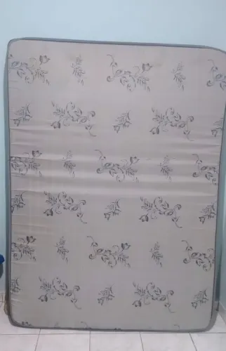 Colchão de casal conservado!Vendo colchão de casal bem conservado, limpo e em bom estado d