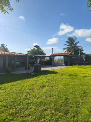 Casa grande + 13 kitnets,poucos metros da praia, no Pecém Ce.