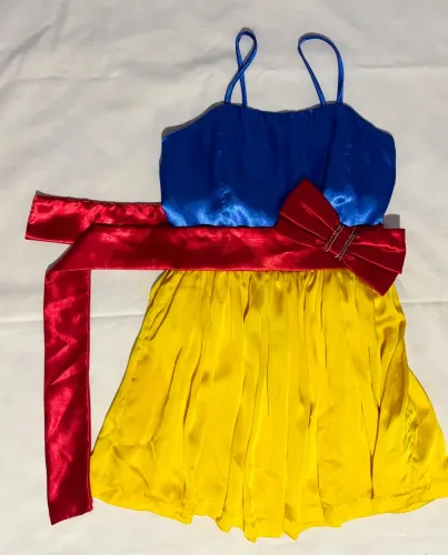 Vestido curto branca de neve