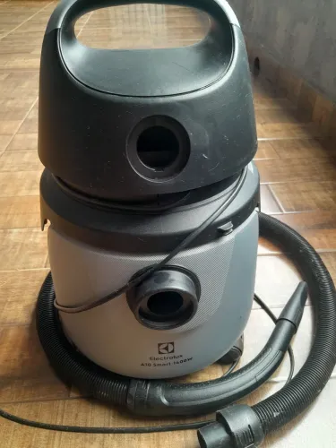 Vendo um aspirador de pó, semi novo,valor 200reais
