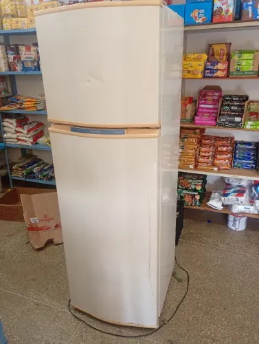 Vende se duas geladeira de cor bege 