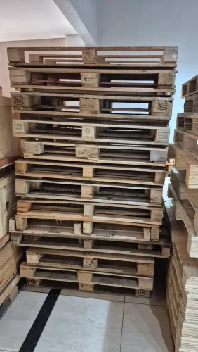 Pallets madeira eucalipto resistentes, medida 1.20mt por 0,80 centímetros, entregamos.