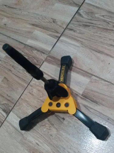 Suporte para clarinete Hércules