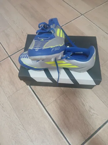 Chuteira Adidas F50 Messi, ótima para buscar alto performance