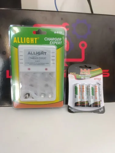 Carregador + 4 pilhas recarregáveis