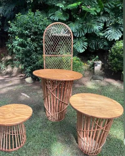 Trio de Mesas com Parabéns em LED