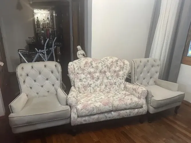 Conjunto sofá e duas poltronas