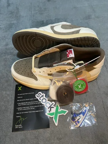 Tênis Nike Air Jordan 1 Low Travis Scott