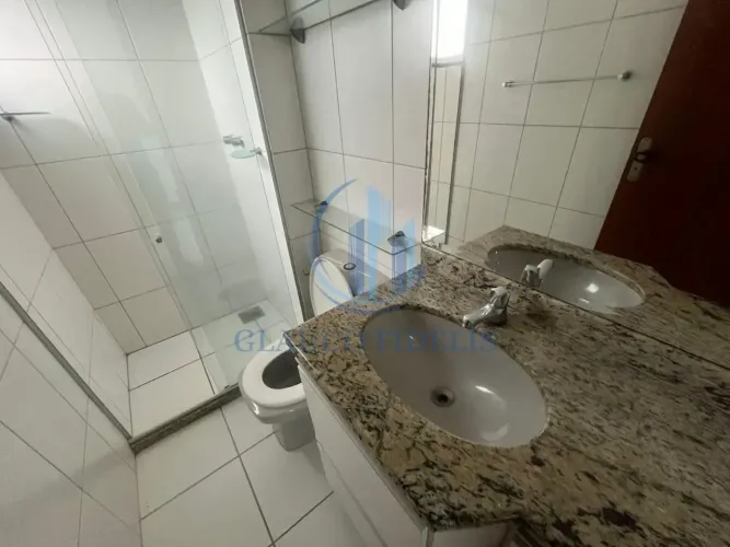 Excelente apto de 02 quartos com 2 vagas de garagem, com planejados!