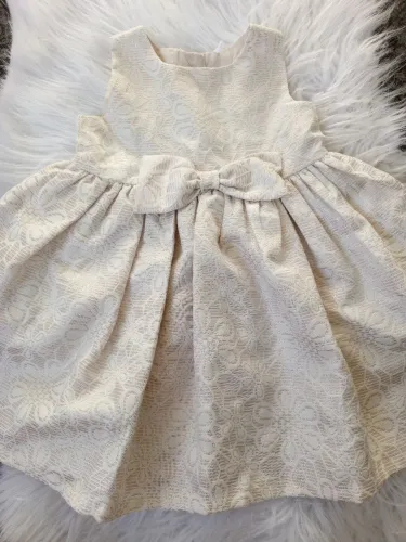 Vestido infantil arrumado