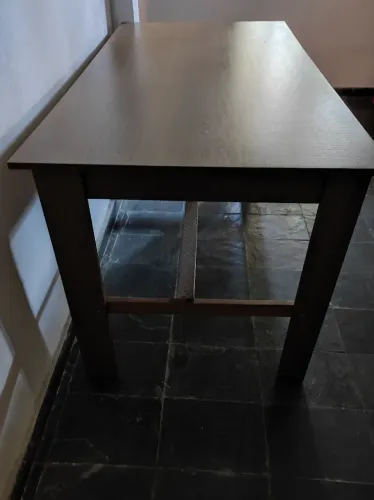 Mesa quadrada em MDF