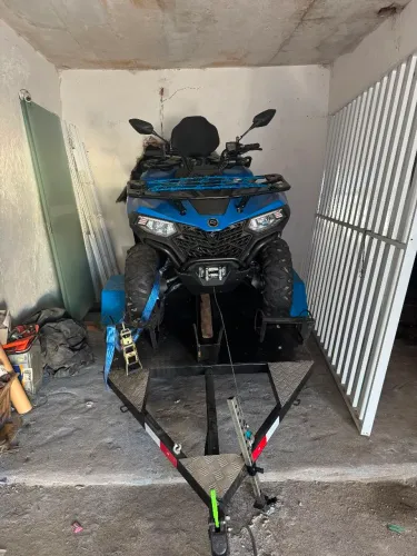 Vendo Quadriciclo CForce 45L 2023 4x4 com carretinha 2026 personalizada.