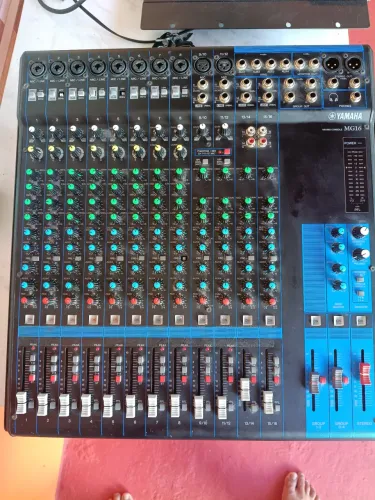 Mesa de som Yamaha 16 canais 2000 reais
