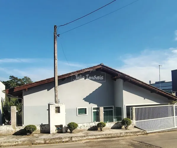 Casa grande de dois pisos no Souza Cruz em Brusque