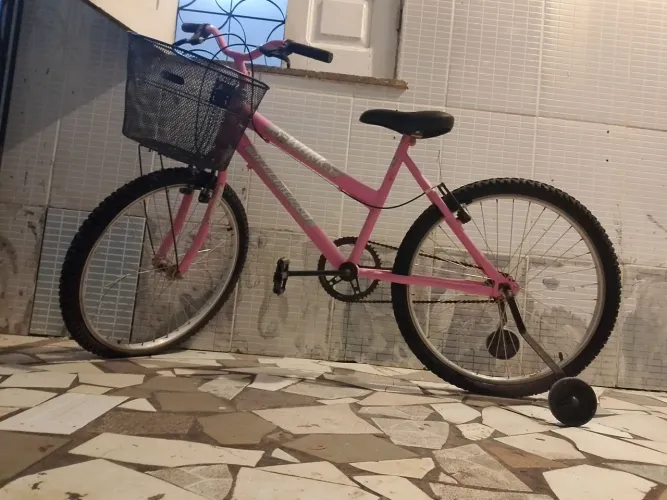 Vende- se uma bicicleta aro 20 nunca usada, comprei por 750. Estou vendendo por 400