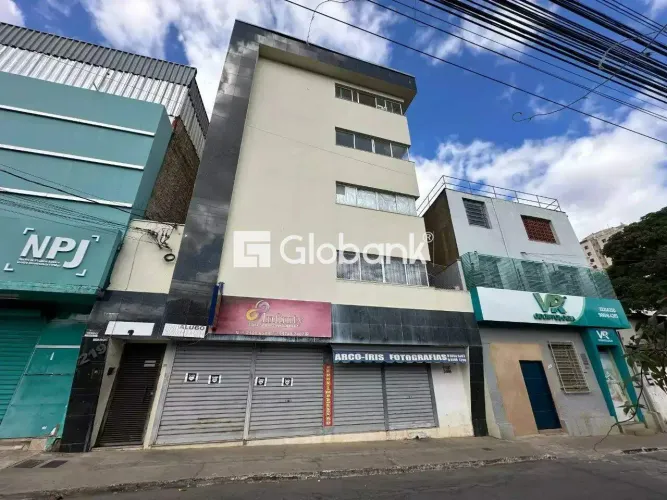 Apartamento mobiliado para aluguel em Montes Claros-MG, localizado no bairro Centro, 02 Qu